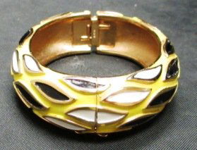 TRIFARI BRACELET YELLOW & BLACK ENAMELED GOLD: TRIFARI LOCKING BRACELET YELLOW & BLACK ENAMELED GOLD INSIDE