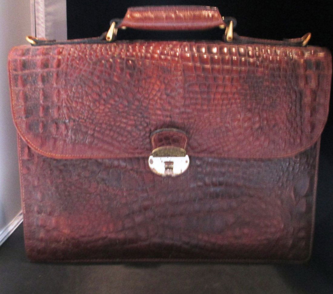 VINTAGE ALLIGATOR BRIEFCASE WITH HANDLE Comes with