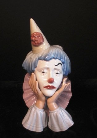 LARGE LLADRO FIGURINE #5129 CLOWNS HEAD SCULPTED BY: LARGE LLADRO FIGURINE #5129 CLOWNS HEAD SCULPTED BY José Puche 1981 CLOWN'S HEAD Issue Year: 1981 Retirement Year: 2001 Sculptor: José Puche Size: 13" Tall by 6¼ " Long. Weights: 1970.9 Grams. Come