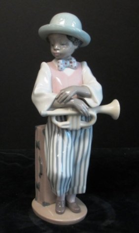 LLADRO TROMPETISTA JAZZ HORN #5832 Jazz Bass # 5832: Jazz Bass # 5832 Measures 8.75" Tall Weights 470.60 Grams. Trompetista Jazz From The Black Legacy Collection issued 1991. Mint Condition comes with original Box