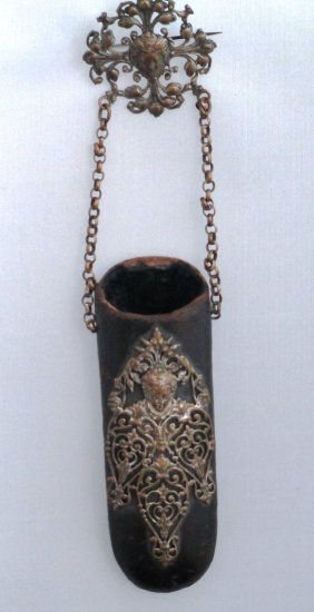 EARLY VICTORIAN 1840'S PIN EYE GLASS CASE HOLDER: Unique Victorian Eye Glass Case with Pin that was used to hang on Ladies Coat. Metal Pin with the likeness of Elizabeth 1st, comes with old pair of reading glasses. Measures 8" Long by 2" Wide.