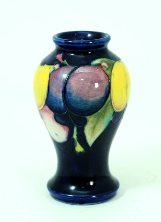 WILLIAM MOORCROFT HAND PAINTED FRUIT VASE: Measures 4" Tall signed on bottom Made in England Moorcroft Fruit Pattern