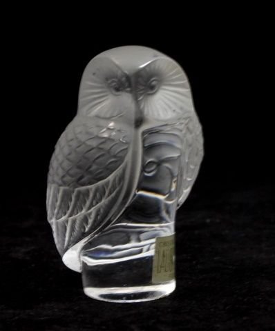 LALIQUE FRANCE CRYSTAL OWL PAPERWEIGHT: Lalique French crystal owl paperweight sculpture. Etched script 'Lalique France' signature to side of base. Measures 4 5/8" height (11.7cm). Total weight of 330 grams.