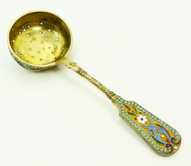 HEAVY RUSSIAN ENAMEL & SILVER TEA STRAINER: HEAVY RUSSIAN MULTI COLOR FLORAL DESIGN ENAMEL & SILVER TEA STRAINER. HOLDS THE IMPRESSED WORK MASTER MARKS & PURITY MARK. MEASURES 6" LONG. TOTAL WEIGHT 2 OZT