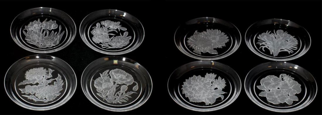 (8) SIGNED CRYSTAL "HOYA" ETCHED FLORAL PLATES: (8) SIGNED CRYSTAL "HOYA" ETCHED FLORAL PLATES, MEASURES 8" DIAMETER.