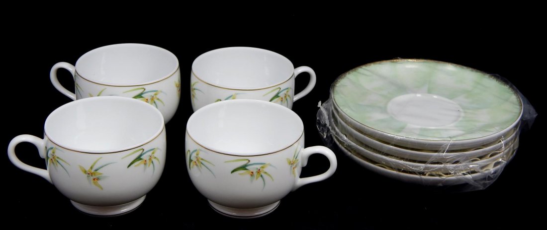 (4PC SET) LALIQUE "ORCHIDEES" LIMOGES TEA SET: (4PC SET) LALIQUE "ORCHIDEES" LIMOGES PORCELAIN TEA SET. BEAUTIFUL FLORAL PATTERN. MEASURES: CUPS-2 1/2" X 4 1/2"SAUCER- 6" DIAMETER. TOTAL WEIGHT OF LOT:1640g