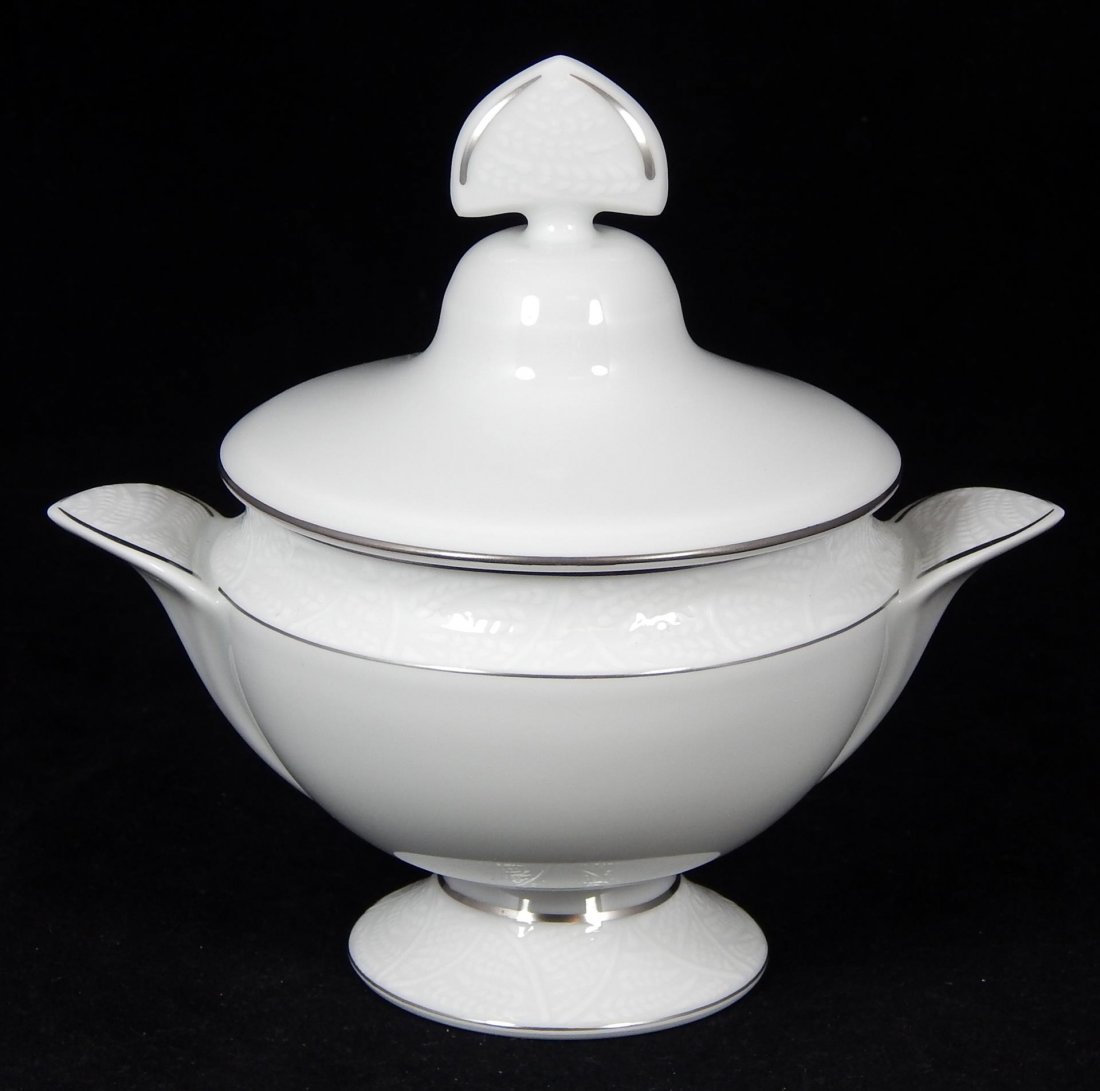 LALIQUE PORCELAIN DAMASSE PLATINE COV'D SUGAR (1 of 4)