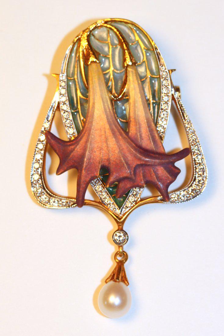 Masiera 18K Art Nouveau Brooch / Pendant with Diamonds: Masriera 18k gold Art Nouveau brooch / pendant with double drop, floral bells. Plique-a-Jour background, accented with forty-six bead-set, round brilliant cut diamonds. Set on point is a bezel-set, ro