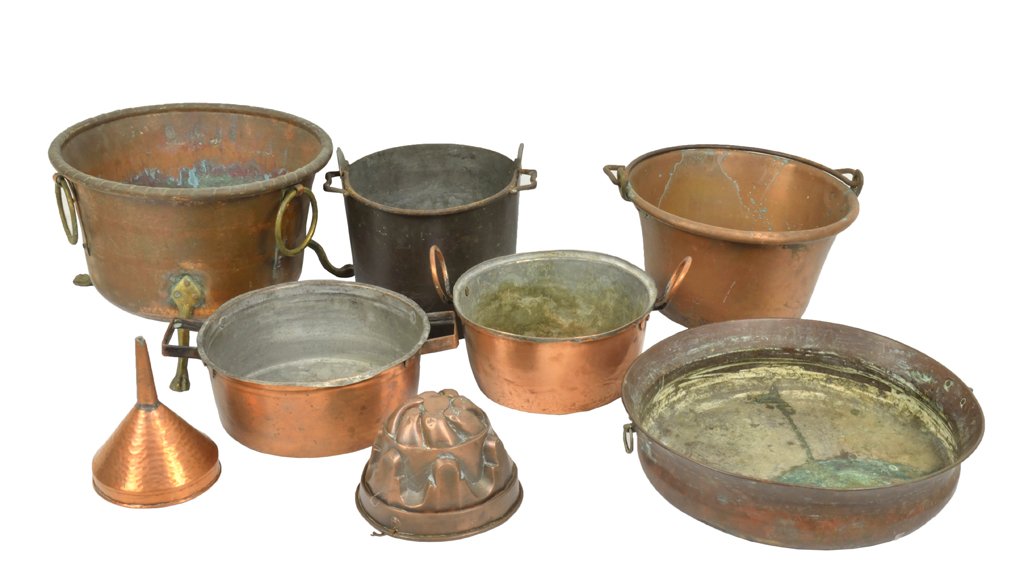 A GROUPING OF COPPER KITCHENWARE: A GROUPING OF COPPER KITCHENWARE Early 20th Century Includes a trifid foot large pot, two cooking dutch ovens, a handled bucket, cake pan, hammered funnel, large sauce pan, combined with a vintage buc