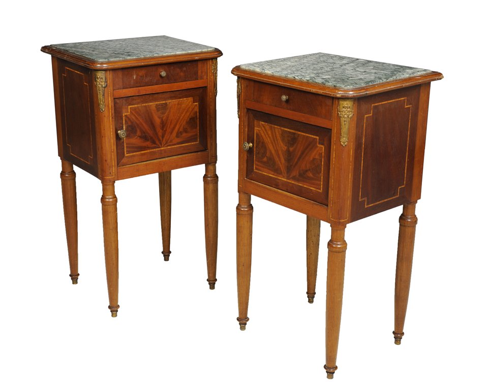 A PAIR OF NEOCLASSICAL NIGHTSTANDS WITH PARQUETRY AND B: A PAIR OF NEOCLASSICAL NIGHTSTANDS WITH PARQUETRY AND BRONZE ORMOLU MOUNTS Early 20th Century A shaped marble top is supported by a recessed body housing a drawer and lower cabinet featuring parquetry