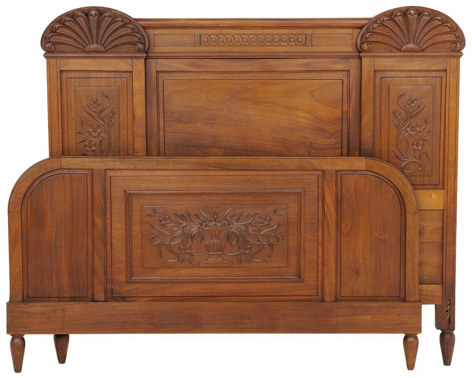 AN ART DECO STYLE BED WITH FANS IN A WALNUT FINISH: AN ART DECO STYLE BED WITH FANS IN A WALNUT FINISH Early 20th Century An Art Deco style bed in a walnut finish features a shaped top with guilloche lozenge, flanked by carved scrolling fan details abo