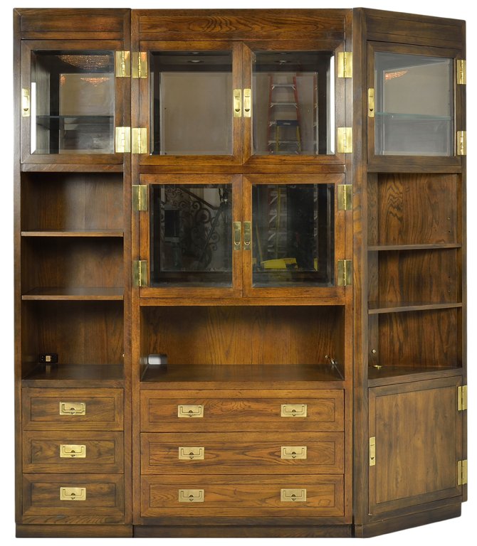 A MODERN JAPANESE STYLE THREE PIECE HENREDON CORNER: A MODERN JAPANESE STYLE THREE PIECE HENREDON CORNER DISPLAY CABINET 20th Century A HENREDON modern three piece display cabinet conforms to corner with glazed panel cabinets at top and center, flanked 