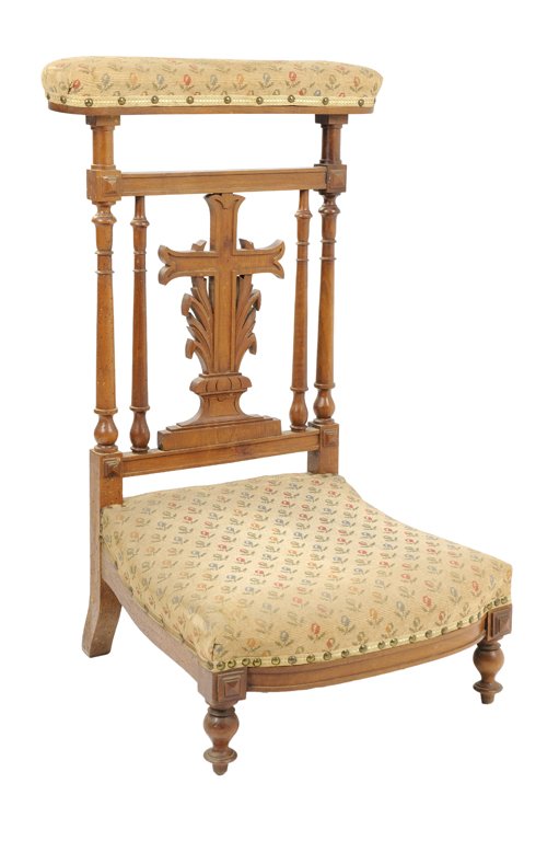 A FRENCH PROVINCIAL PRIE DIEU PRAYER CHAIR WITH TULIP: A FRENCH PROVINCIAL PRIE DIEU PRAYER CHAIR WITH TULIP EMBROIDERY France, Early-Mid 20th Century A French Provincial prayer chair is equipped with a padded arm rest, covered in antique embroidered tuli