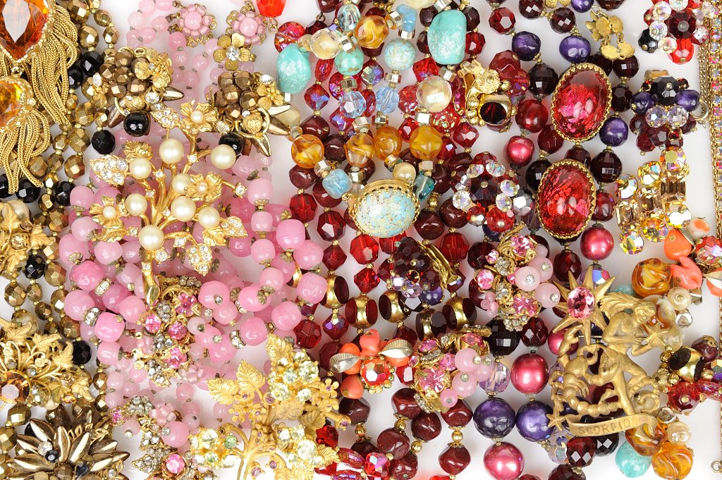 A SELECTION OF VINTAGE "DEMARIO" AND "HATTIE CARNEGIE": A SELECTION OF VINTAGE ""DEMARIO"" AND ""HATTIE CARNEGIE"" COSTUME JEWELRY The group includes several costume jewelry pieces: pins, necklaces, earrings, bracelets rhinestones and imitation stones by D