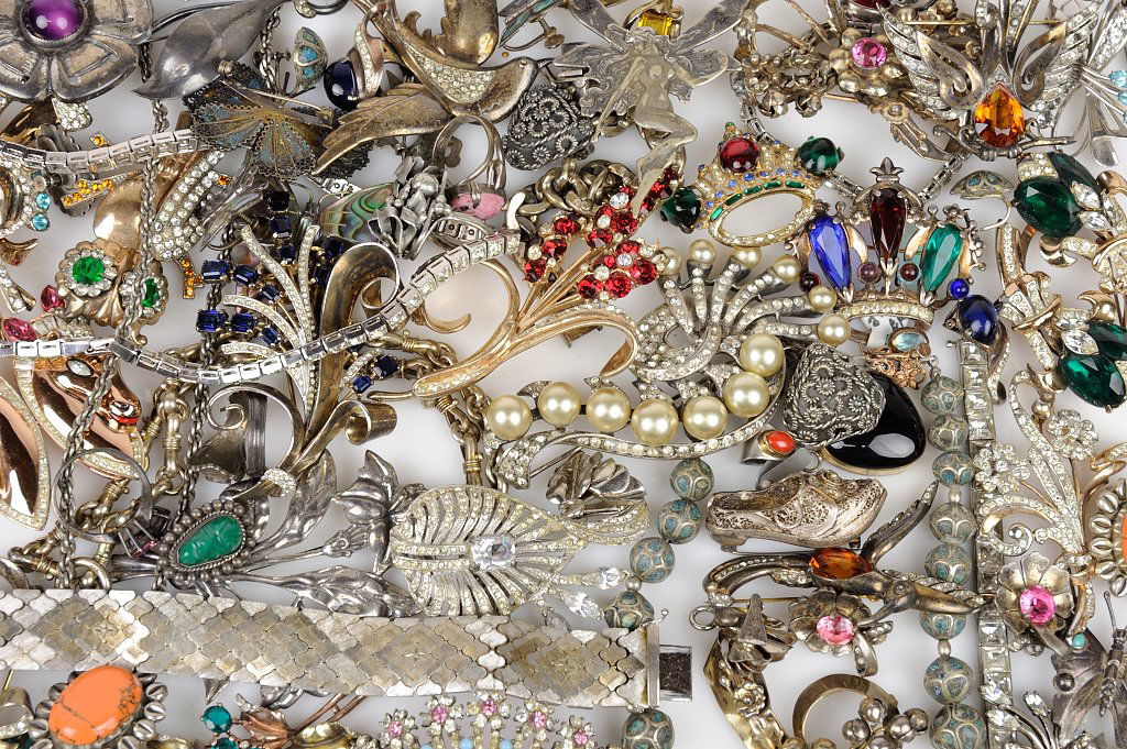 A SELECTION OF VINTAGE STERLING SILVER JEWELRY: A SELECTION OF VINTAGE STERLING SILVER JEWELRY The group includes sterling silver pins/brooches, necklaces and earring sets. Features names like Glamour, Hobe, Coro Craft, Trifari, mBegay, Dane Craft,