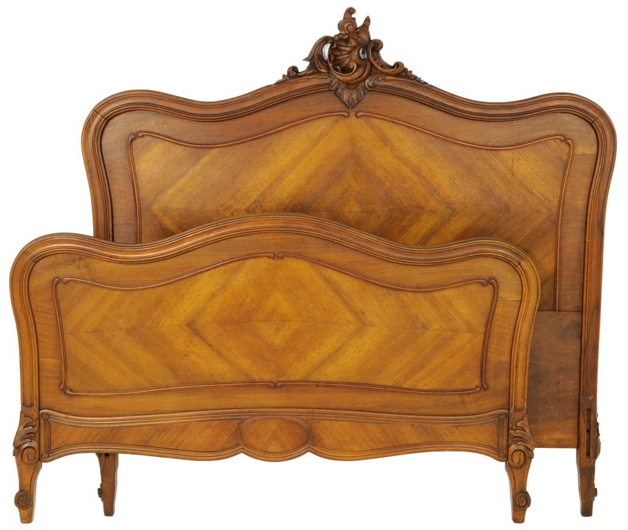 A ROCOCO STYLE DIAMOND PARQUETRY WALNUT FINISH BED: A ROCOCO STYLE DIAMOND PARQUETRY WALNUT FINISH BED Early 20th Century A Rococo style diamond parquetry walnut finish bed features a carved acanthus shell with buds and scrolling tendrils, with a diamo