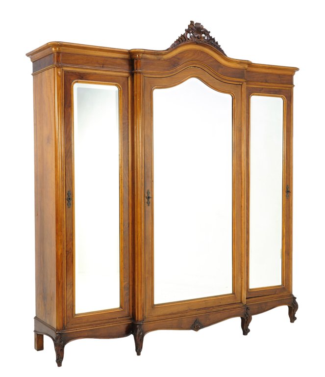 A LOUIS XV STYLE MIRRORED WALNUT TRIPLE DOOR ARMOIRE: A LOUIS XV STYLE MIRRORED WALNUT TRIPLE DOOR ARMOIRE Early 20th Century A Louis XV style mirrored walnut triple door armoire with a carved cornice, having carved scrolling details, a stepped center, i