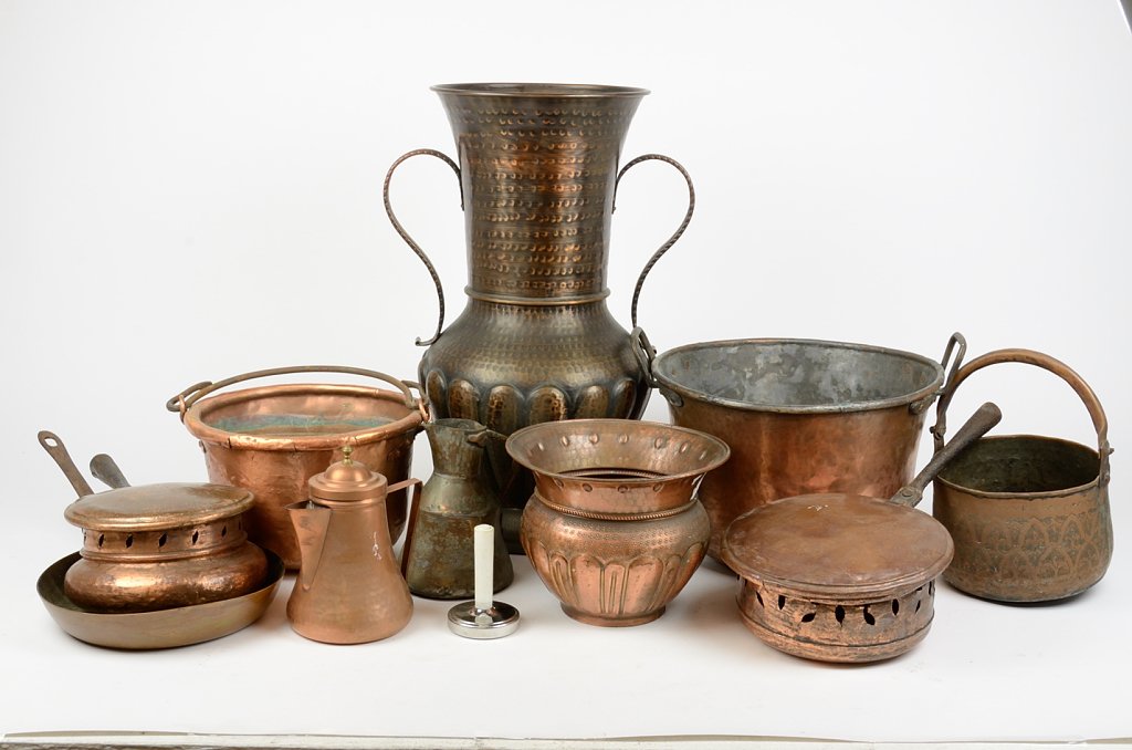 A GROUPING OF CONTINENTAL COPPER BUCKETS, PANS, AND: A GROUPING OF CONTINENTAL COPPER BUCKETS, PANS, AND VESSEL Mid 20th century Includes popcorn pans, a coffee pot, and assorted vessels. In good condition, wear commensurate with use. 22¼ x 15½ x 11½