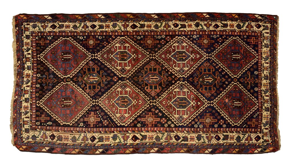 A PERSIAN ANTIQUE SHIRAZ RUG WITH CAUCASIAN GEOMETRIC: A PERSIAN ANTIQUE SHIRAZ RUG WITH CAUCASIAN GEOMETRIC DESIGN Iran, Shiraz. Early 20th Century Caucasian geometric design. Wool on wool. Size: 9ft x 4ft 10in. Good condition.