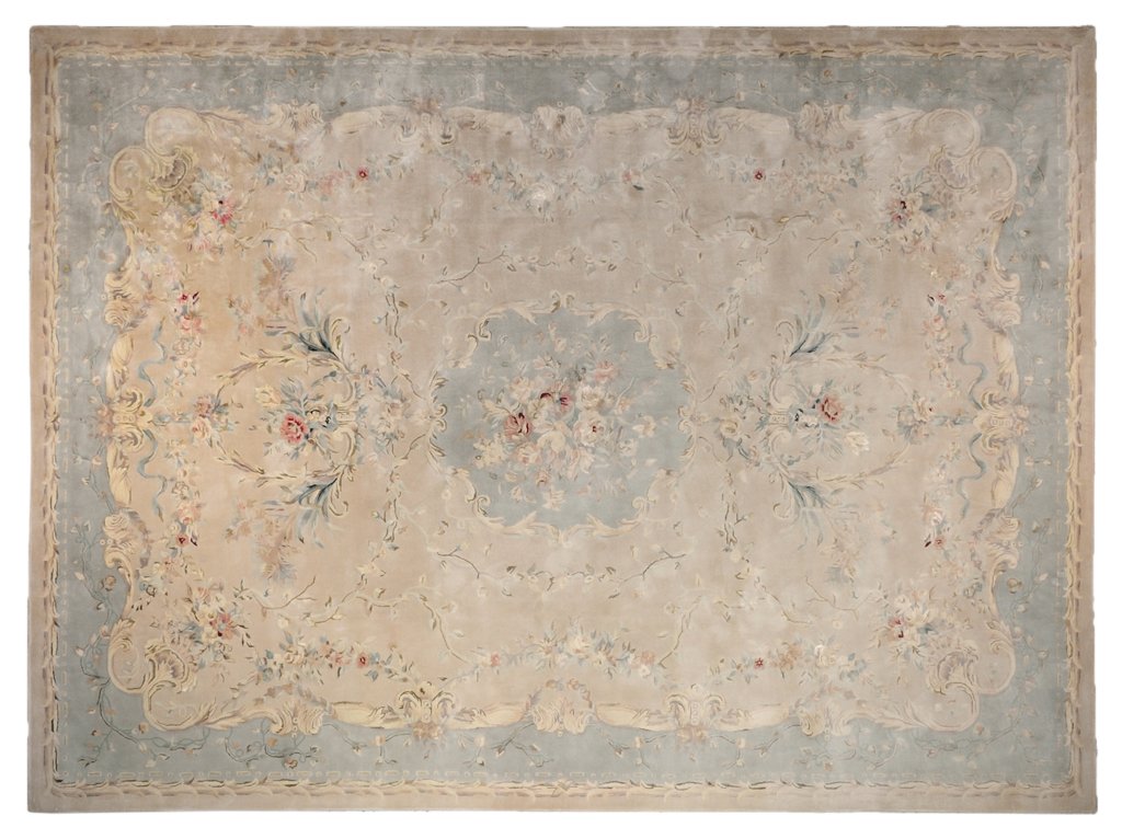 A FRENCH TUFTED AUBUSSON RUG IN CRÈME AND BLUE: A FRENCH TUFTED AUBUSSON RUG IN CRÈME AND BLUE 20th Century, China French aubusson design. Pale colors. Size: 13ft 8in x 9ft 8in. Good condition.