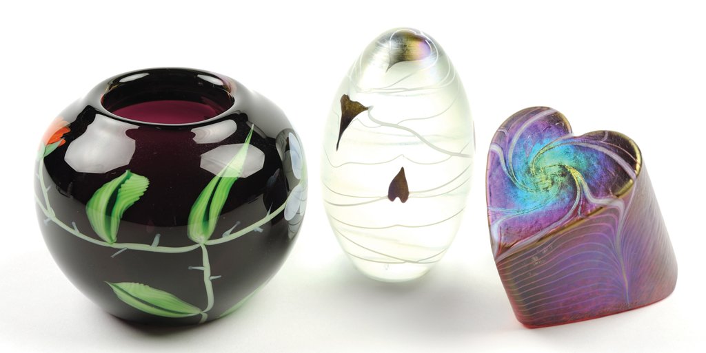A GROUP OF ART GLASS PIECES 3 pieces total.: A GROUP OF ART GLASS PIECES The grouping comprised of an iridized egg-form glass paperweight with threading, a Robert Held heart-shaped paperweight, signed at lower left, and an Orient & Flume "Berry