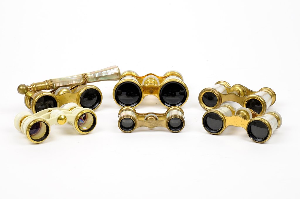 AN ASSEMBLED COLLECTION OF FRENCH OPERA GLASSES 6: AN ASSEMBLED COLLECTION OF FRENCH OPERA GLASSES Comprising six pairs of opera glasses in a variety of sizes, five having mother-of-pearl inlay and accents, one with handle. 6 pieces total H 3 x W 4