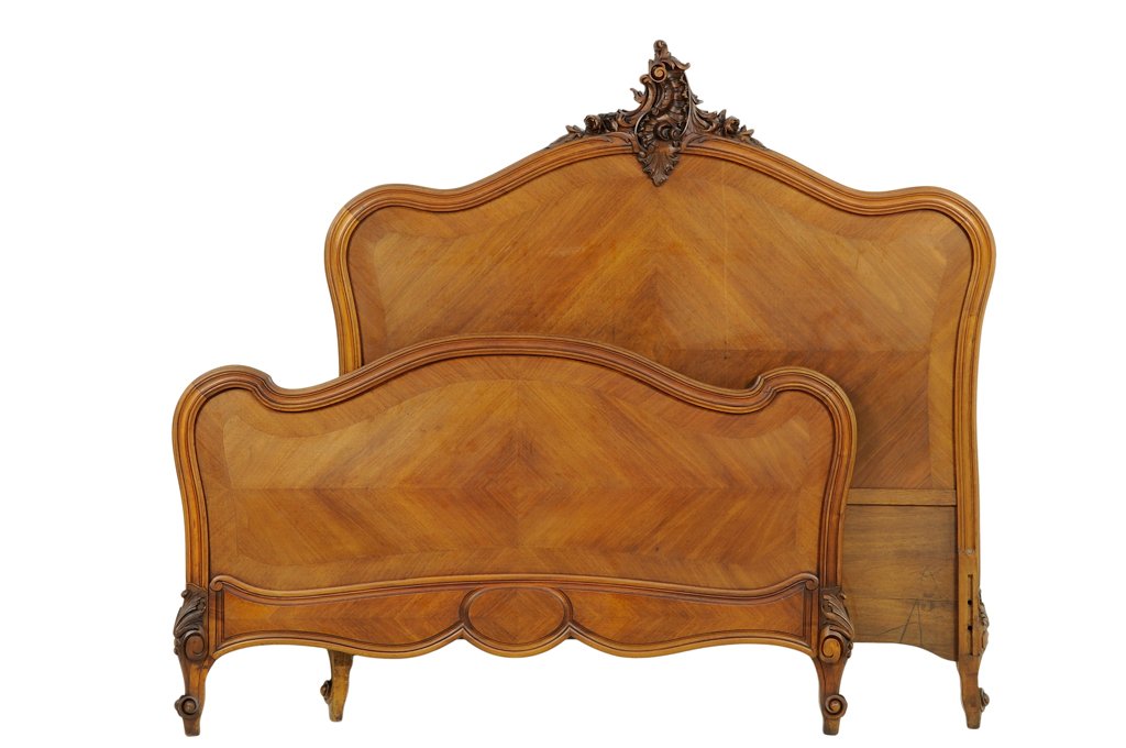 A FRENCH LOUIS XV STYLE BED: A FRENCH LOUIS XV STYLE BED The headboard having a curved top rail surmounted with a carved acanthus leaf crest. Each raised on short cabriole legs ending in scrolled toes. Comprising headboard, footb