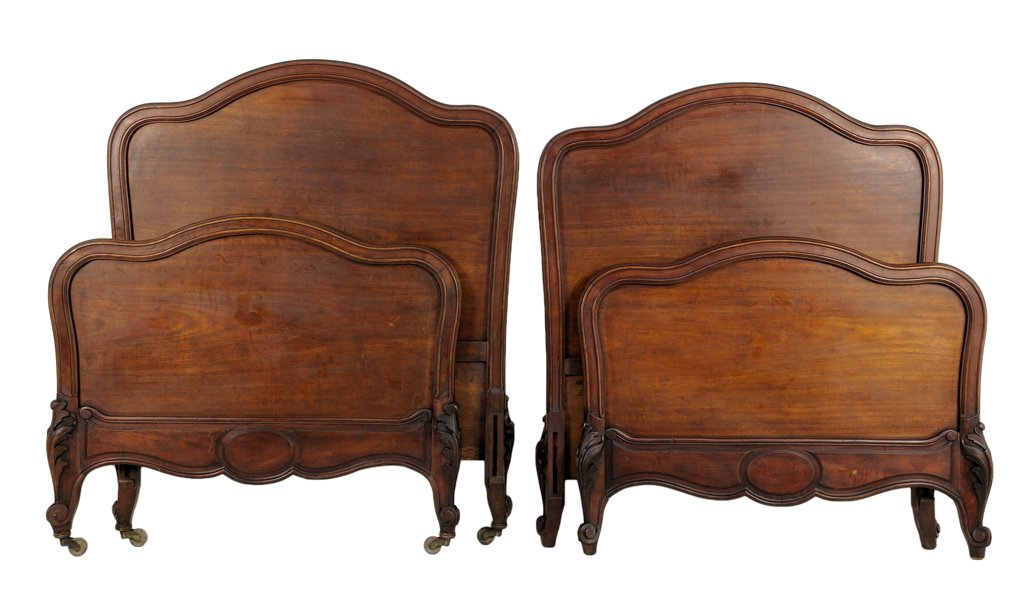 A PAIR OF FRENCH LOUIS XV STYLE BEDS: A PAIR OF FRENCH LOUIS XV STYLE BEDS Each bed having a curved top rail, over the serpentine apron, raised on short cabriole legs, ending in casters. Comprising headboard, footboard and side rails. W