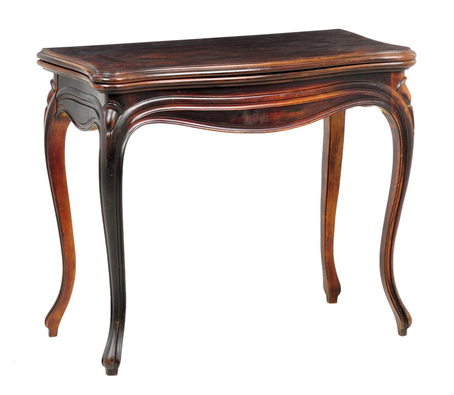 A FRENCH LOUIS XV STYLE FLIP-TOP GAMES TABLE: A FRENCH LOUIS XV STYLE FLIP-TOP GAMES TABLE The games table having a shaped rectangular top, opening to an upholstered playing surface, over the curved apron, raised on cabriole legs, ending in scrol