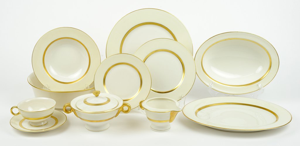 A HAVILAND, LIMOGES PORCELAIN PARTIAL DINNER SERVICE 91: A HAVILAND, LIMOGES PORCELAIN PARTIAL DINNER SERVICE In the Gotham pattern. The service comprising 16 coffee cups, 17 saucers, 10 bread and butter plates, 16 salad plates, 17 dinner plates, 8 soup bow