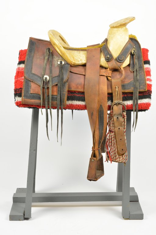 A MEXICAN VAQUERO SADDLE Lot 52