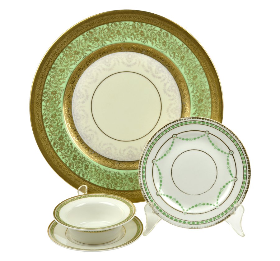 AN ASSEMBLED PORCELAIN PARTIAL TABLEWARE SERVICE 22: AN ASSEMBLED PORCELAIN PARTIAL TABLEWARE SERVICE Comprising five Pickard-decorated Bavarian Heinrich & Co. porcelain dinner plates, six French Theodore Haviland, Limoges bowls and saucers, and eleven 