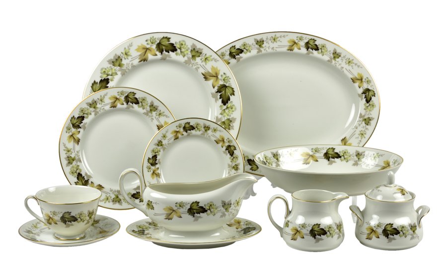 AN ENGLISH ROYAL DOULTON PORCELAIN PARTIAL TABLE: AN ENGLISH ROYAL DOULTON PORCELAIN PARTIAL TABLE SERVICE In the Larchmont pattern, with partial service for 20, comprising seventeen tea cups, eighteen saucers, twenty bread & butter plates, eighteen