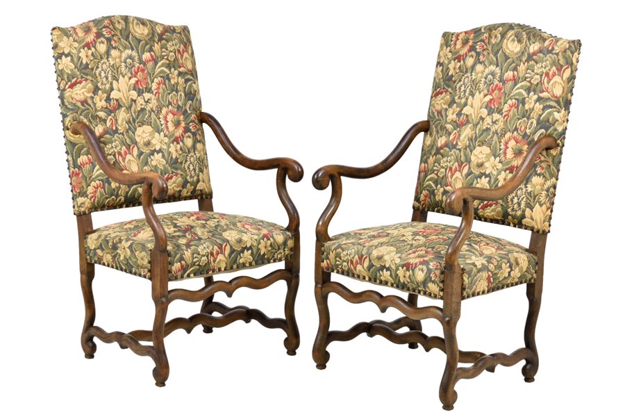 A PAIR OF FRENCH LOUIS XIV STYLE HALL CHAIRS: A PAIR OF FRENCH LOUIS XIV STYLE HALL CHAIRS Each hall chair having a domed crest rail over the upholstered back and stuff-over seat with nailhead border, within open scrolling arms, raised on shaped 