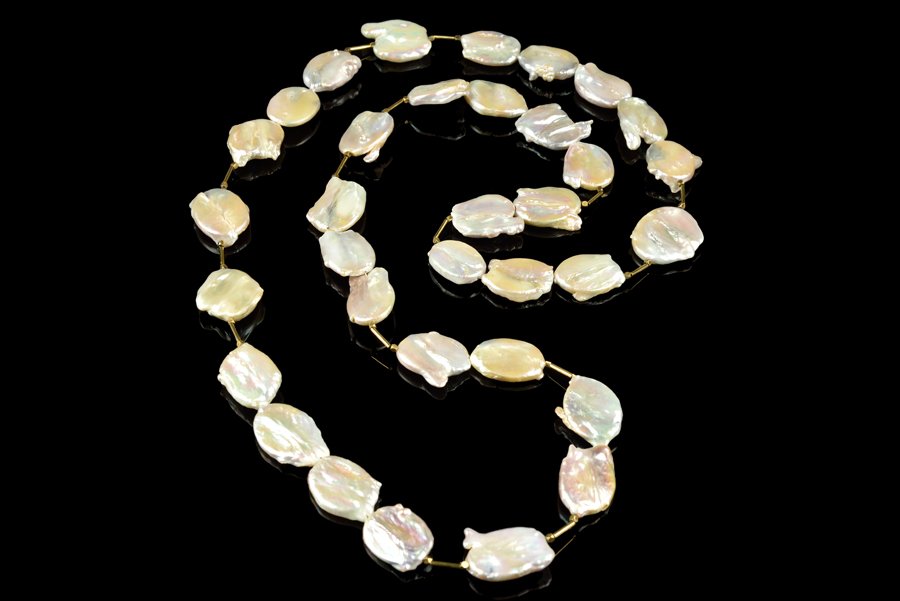 A BAROQUE COIN PEARL NECKLACE (1 of 3)