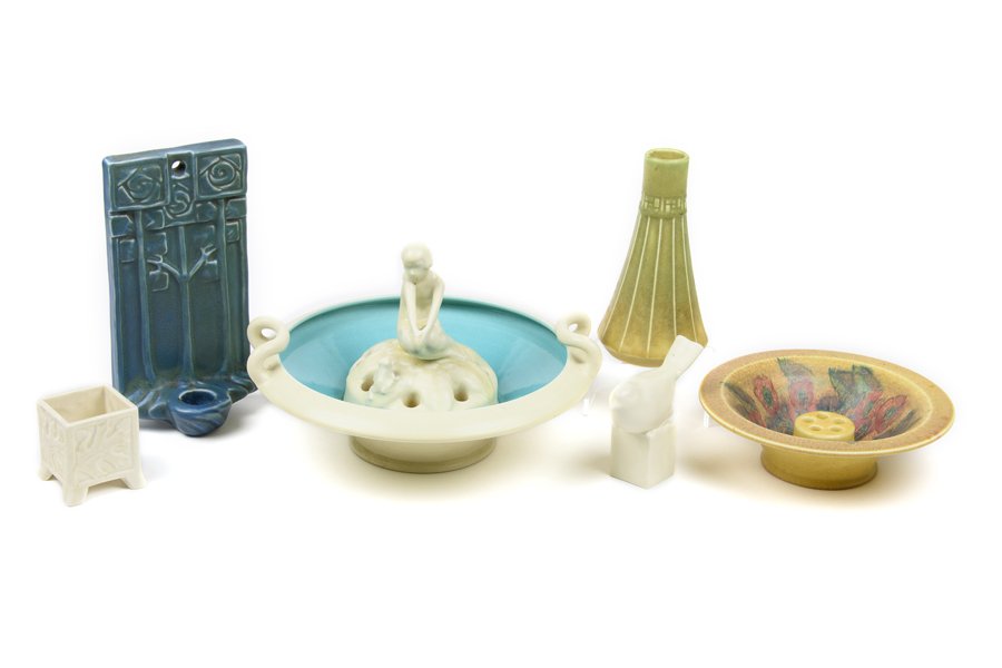 SIX ROOKWOOD PRODUCTION POTTERY ARTICLES (1 of 6)