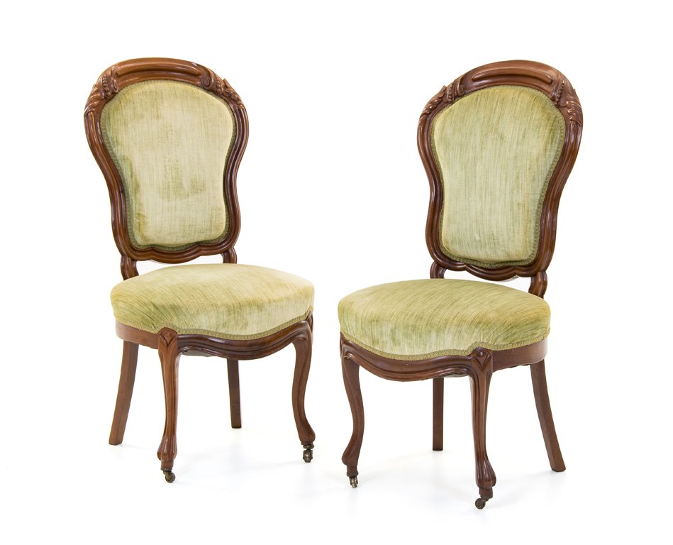 A PAIR OF CONTINENTAL WALNUT SIDE CHAIRS (1 of 3)