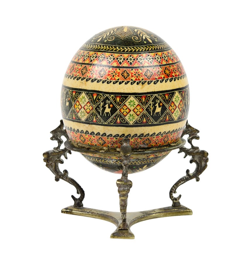 AN EASTERN EUROPEAN PAINTED OSTRICH EGG (1 of 3)