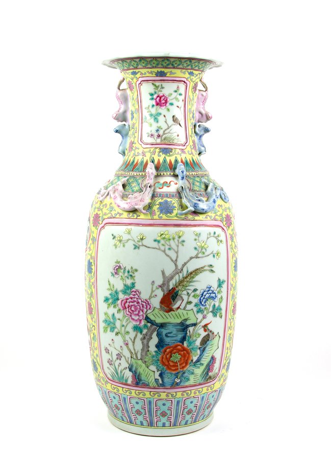 A LARGE CHINESE FAMILLE ROSE VASE (1 of 3)