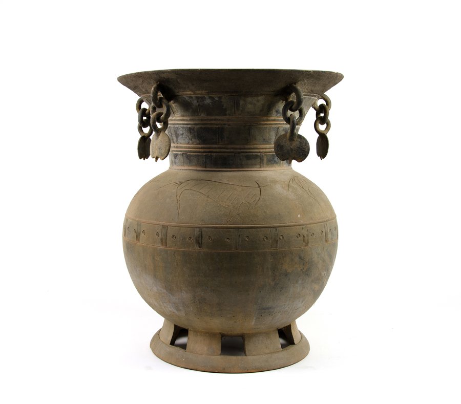 A LARGE KOREAN STONEWARE VESSEL (1 of 2)