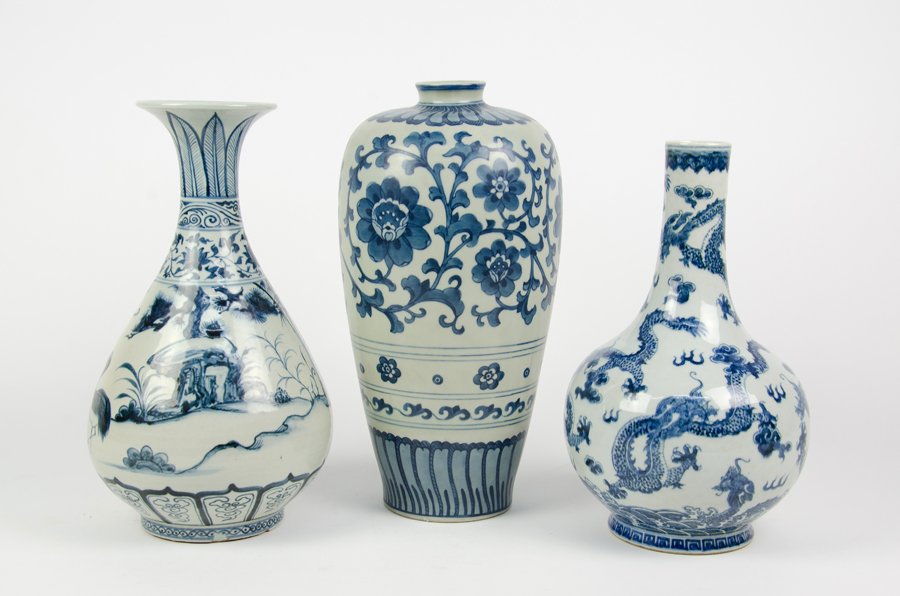 A GROUP OF THREE LARGE CHINESE VASES (1 of 4)