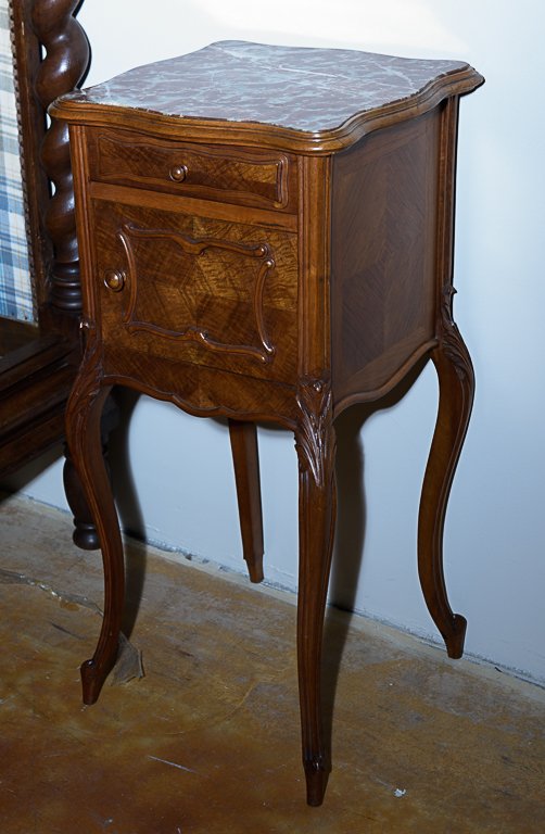 A FRENCH PROVINCIAL SIDE TABLE (1 of 1)