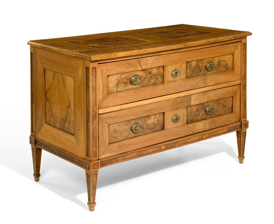 A LATE 18TH CENTURY GERMAN TWO-DRAWER WALNUT COMMODE (1 of 6)