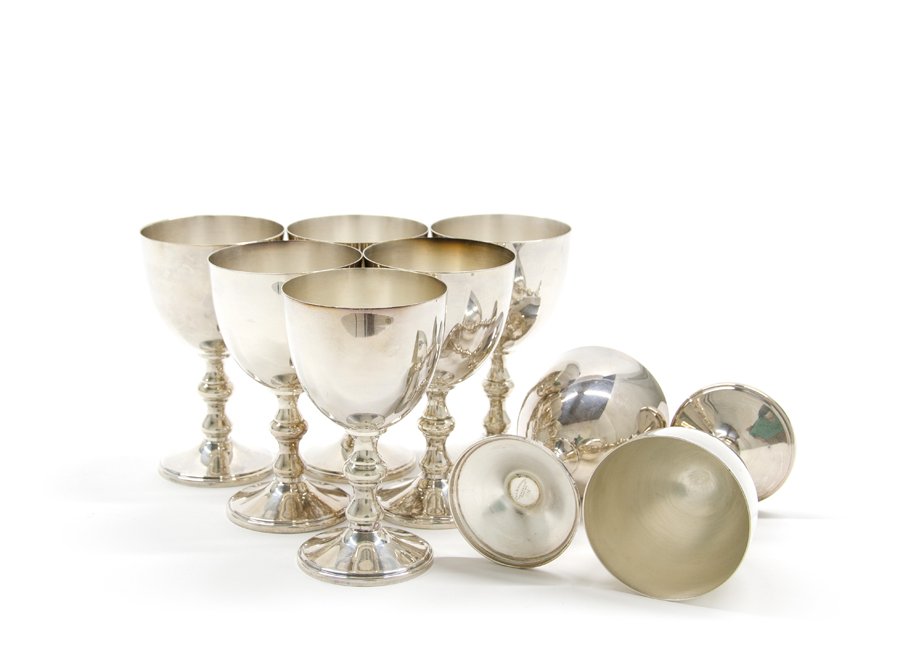 A SET OF EIGHT AMERICAN SILVER-PLATE GOBLETS, W. & S. (1 of 2)