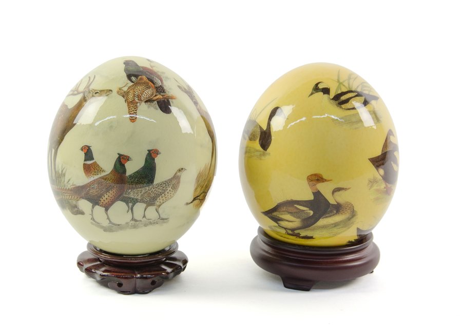 A PAIR OF DECORATED OSTRICH EGGS ON STANDS (1 of 4)