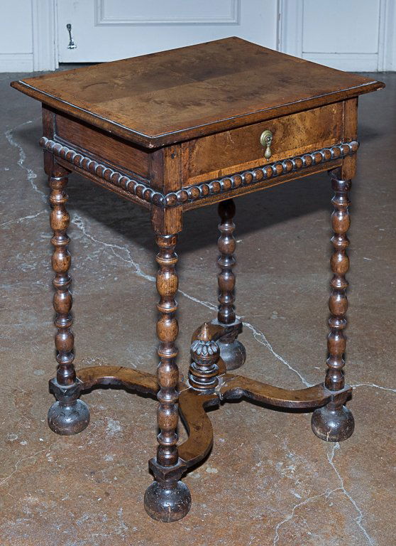 A JACOBEAN REVIVAL STYLE END TABLE (1 of 1)