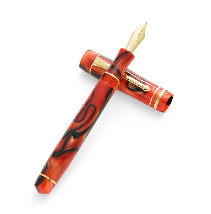 A CONWAY STEWART FOUNTAIN PEN (1 of 4)