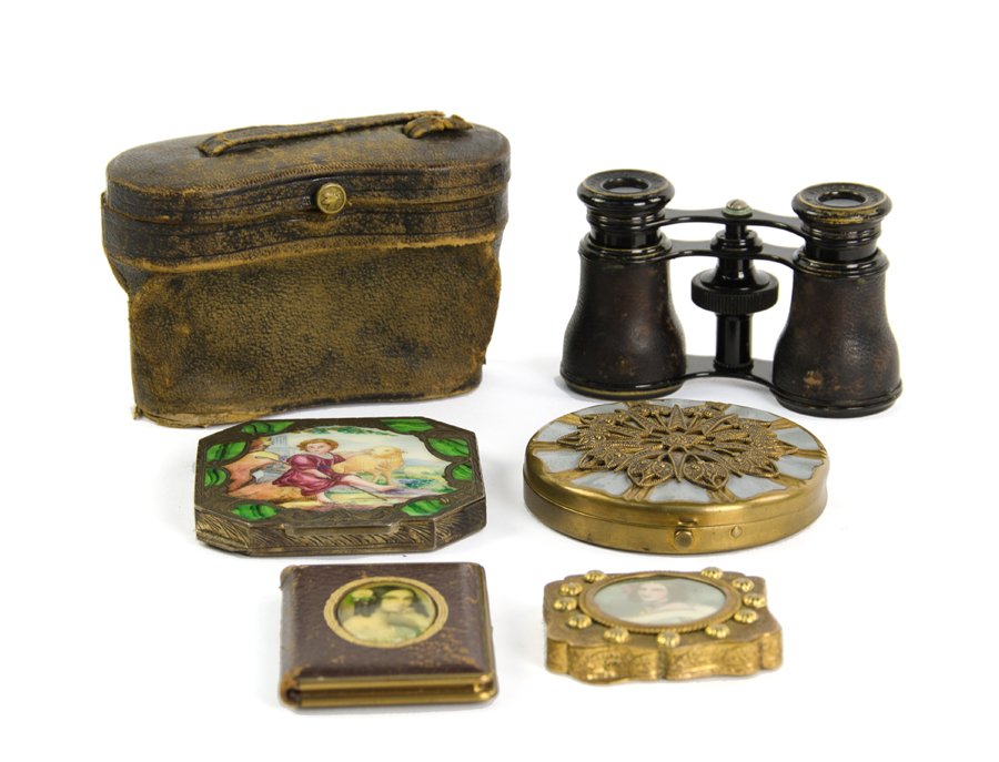 FOUR LADIES CONTINENTAL COMPACTS (1 of 7)