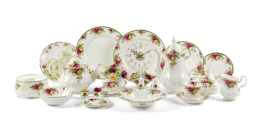 A ROYAL ALBERT 'OLD COUNTRY ROSE' PORCELAIN DINNER: A ROYAL ALBERT 'OLD COUNTRY ROSE' PORCELAIN DINNER SERVICE FOR SIXTEEN 20th century Comprising 16 dinner plates, 16 luncheon plates, 16 teacups, 16 saucers, 15 bread plates, 16 soup bowls, 16 low bowl