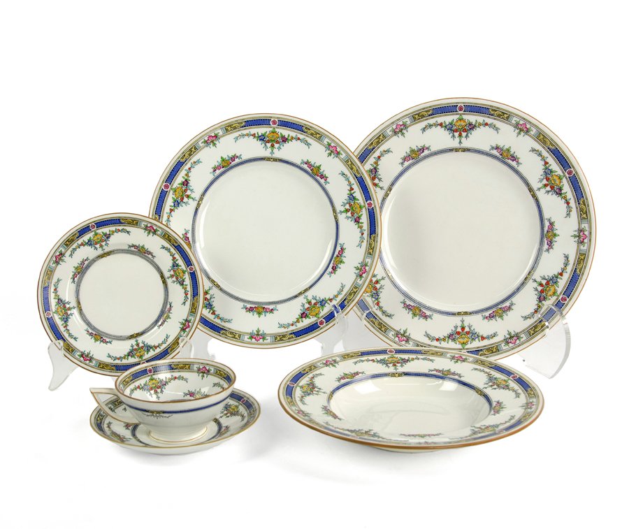 A MINTON PORCELAIN DINNER SERVICE (1 of 6)